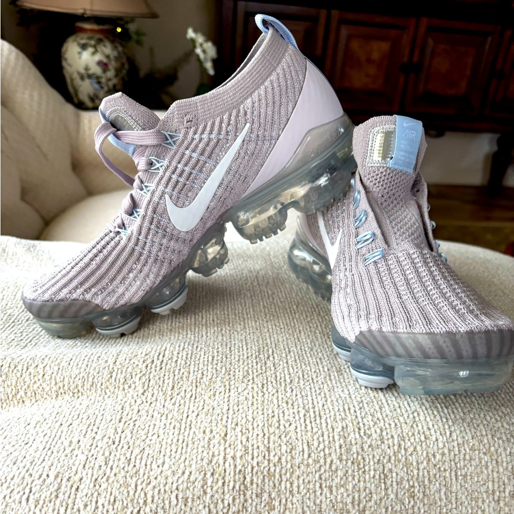 Nike Women's Air VaporMax Flyknit - Light Purple and Gray size 8